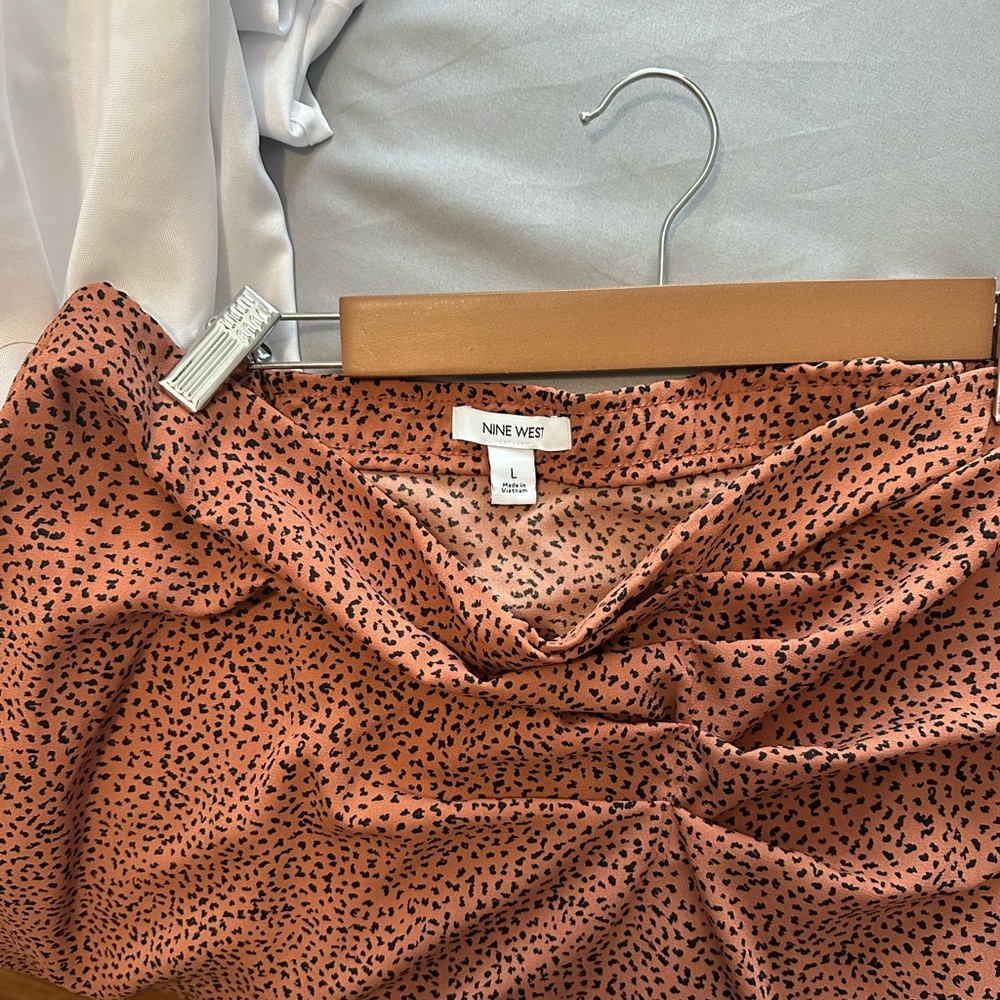 size large nine W. skirt. Beautiful brown and orange polkadot design. Never worn - Picture 5 of 5